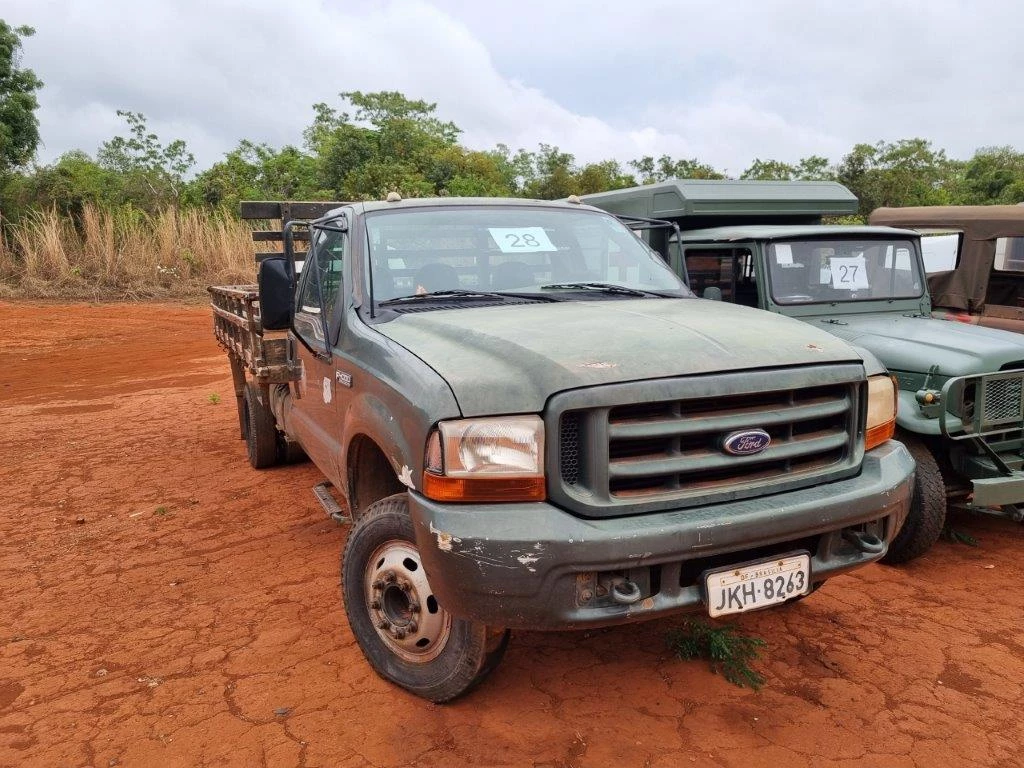 f4000-leilão-exercito