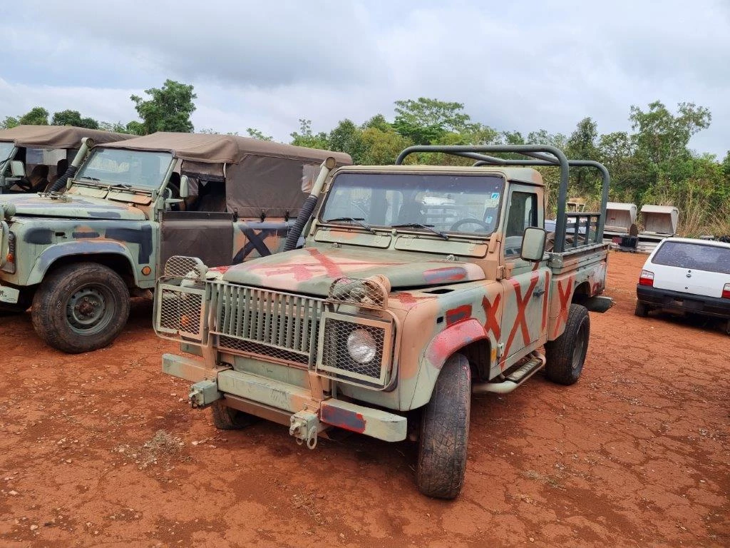 land-rover-defender-leilão-exercito