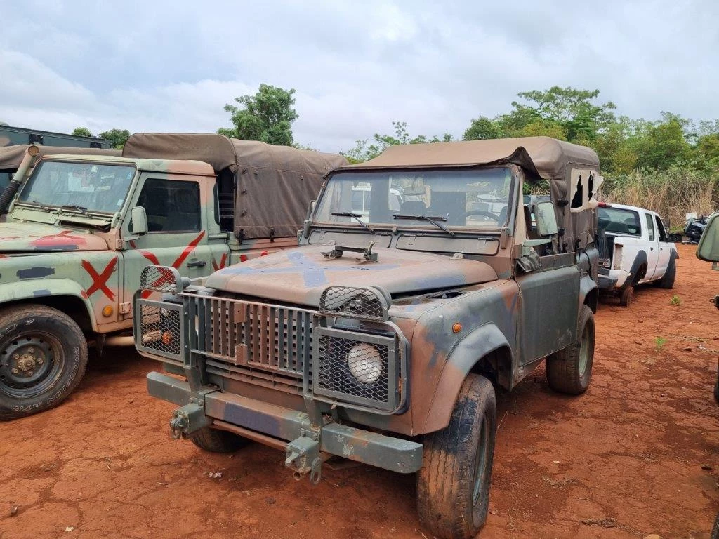 land-rover-defender-leilão-exercito