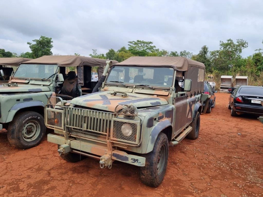 land-rover-defender-leilão-exercito