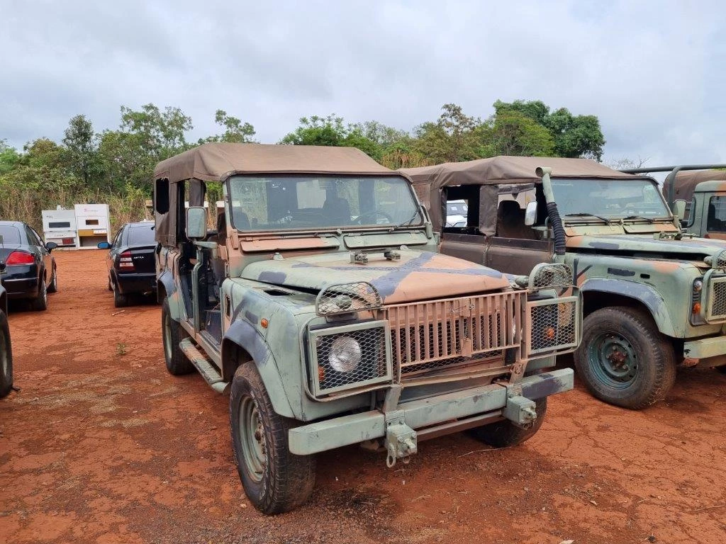 land-rover-defender-leilão-exercito