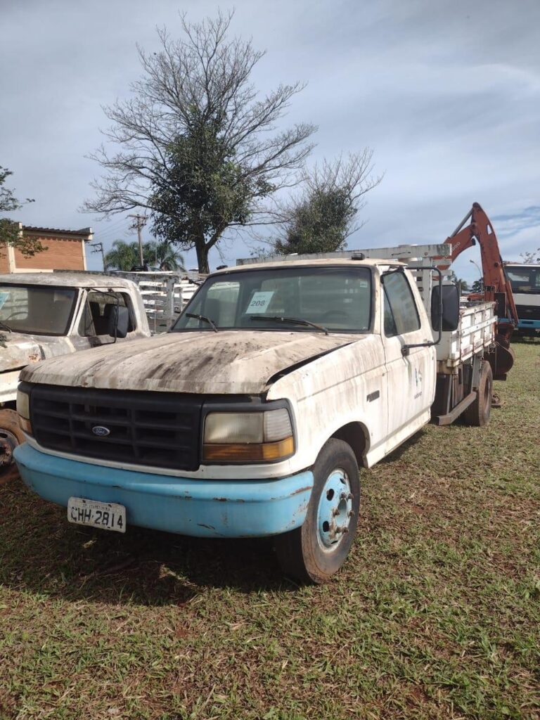 f4000-leilão-caminhão