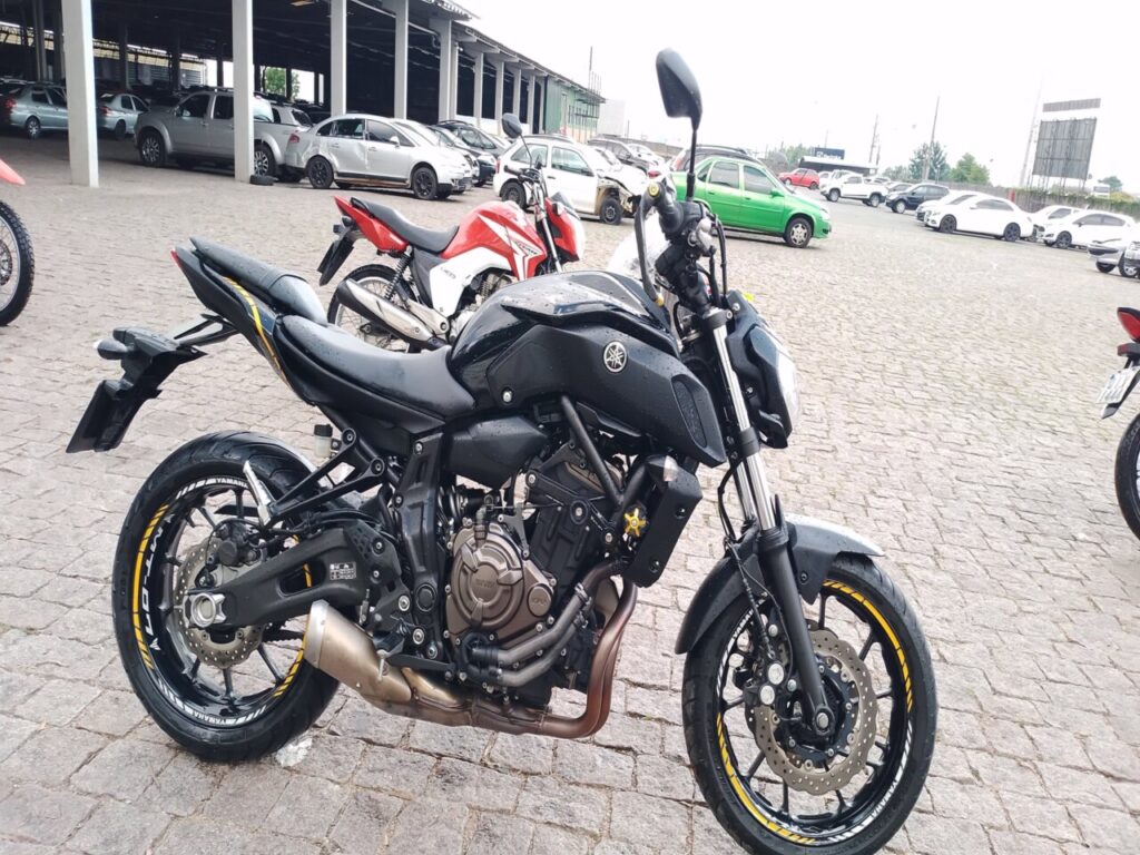 yamaha-mt07-leilao-banco