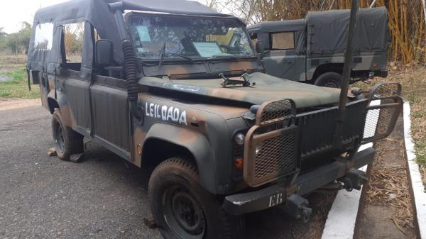 land-rover-defender-leilao-exercito