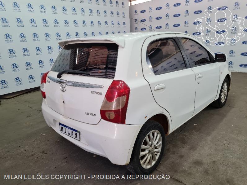 etios-hatch-leilao-veiculos-retomados-financiamento-banco