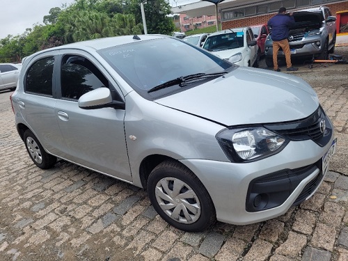 etios-hatch-leiao-banco-toyota