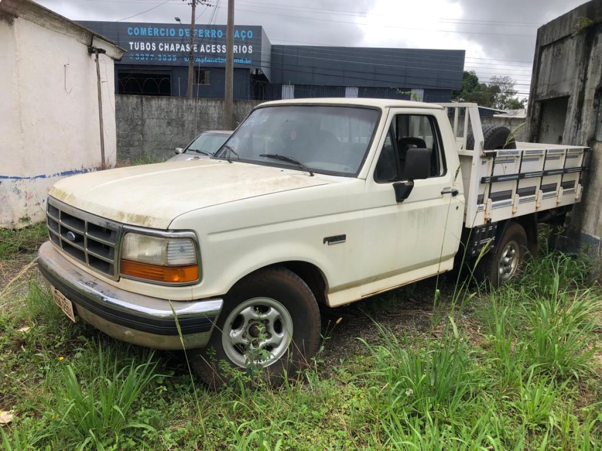 ford-f1000-leilao-veiculos-aprendidos-policia-federal