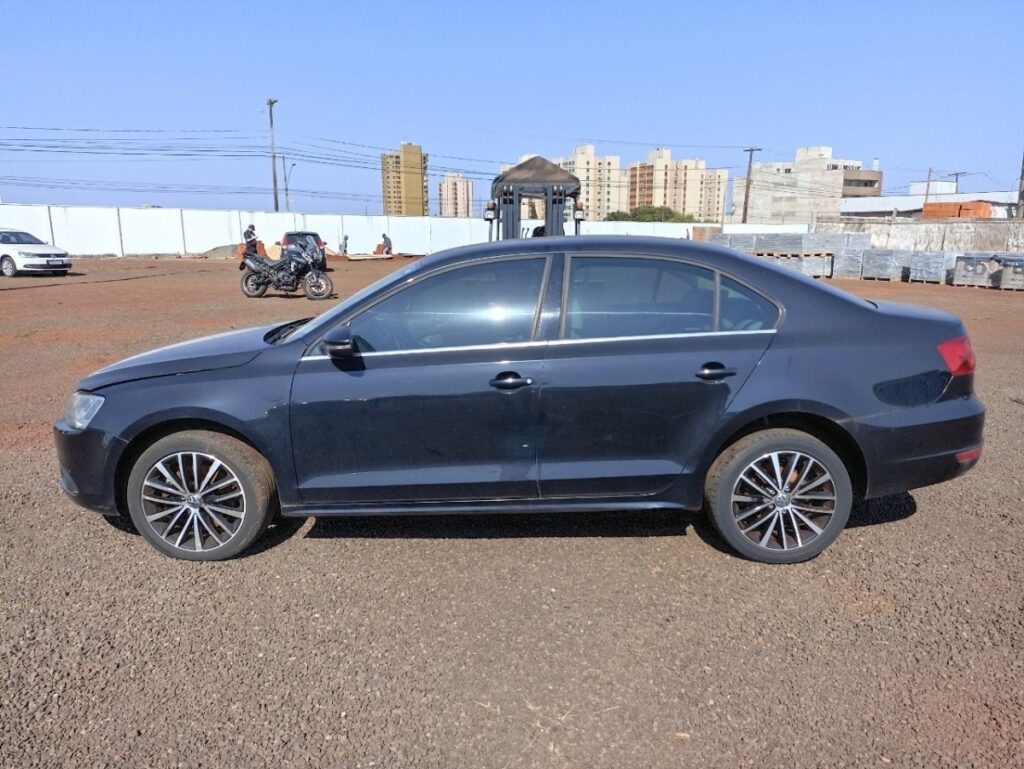 jetta-2.0-moto-carros-caminhonetes-leilão-descomplicado-oportunidade-investimento-dinheiro-valores-baixos