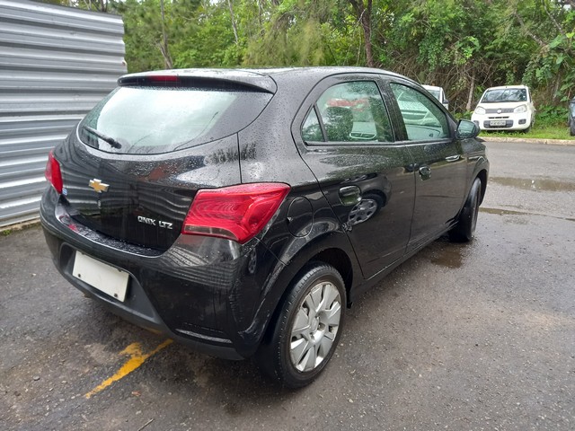 chevrolet-onix-carro-caminhonetes-leilão-descomplicado-oportunidade-investimento