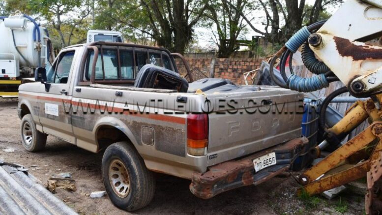 ford-f1000-leilao-veiculos-prefeitura