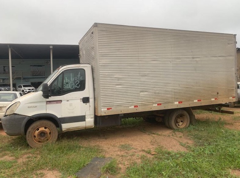 iveco-daily-70-leilão-descomplicado-vans-oportunidade-investimento-caminhão