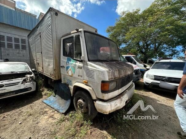 caminhão-fachada-mercedes-benz-mb710-oportunidade-investimento-leilão-online