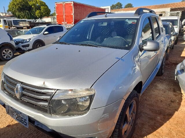 renault-duster-20-d-4x2-a-2013-2014-oportunidade-investimento-leilão-online