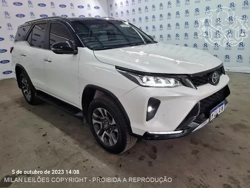 Vendido por US$ 2,5 mi, modelo da Toyota é carro japonês mais valioso de  leilões