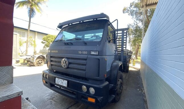 volkswagen-caminhão-carreta-aberta-15180-euro-2009-oportunidade-investimento-leilão-online