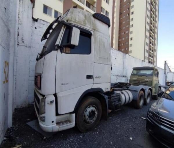 volvo-fh-440-6x4t-2011-oportunidade-investimento-leilão-online