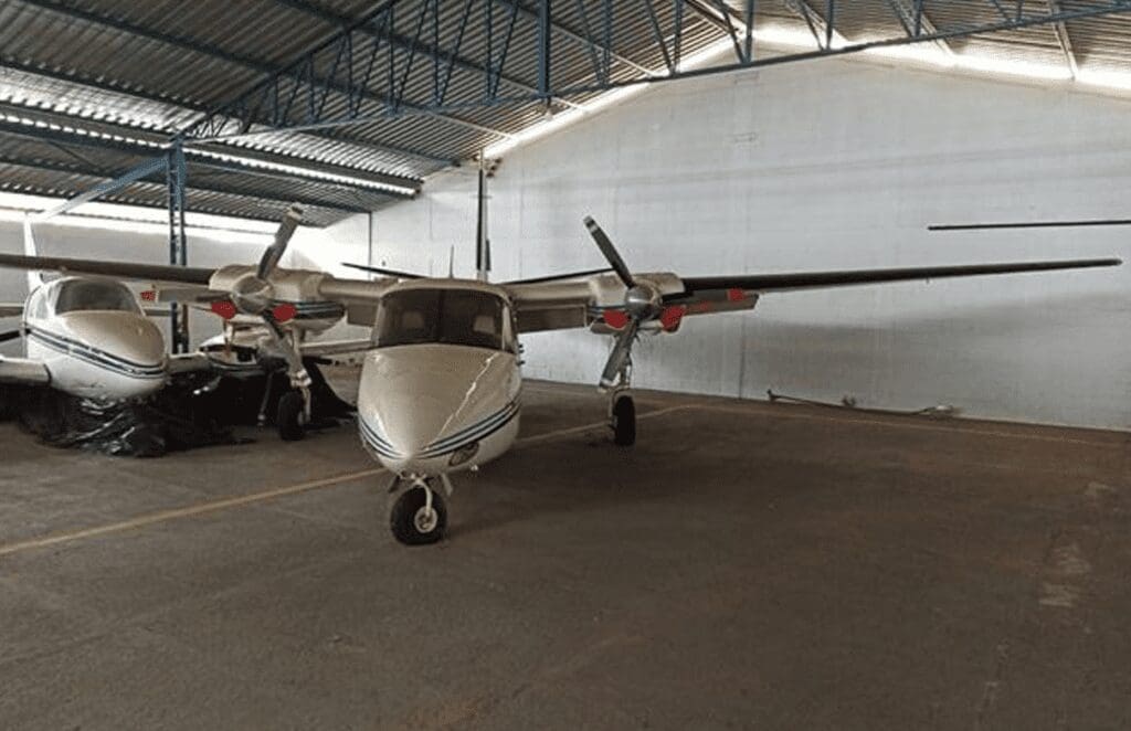 Aeronave-Bimotor-Twin-Commander-leilao-aviao-oportunidade-investir-renda-extra