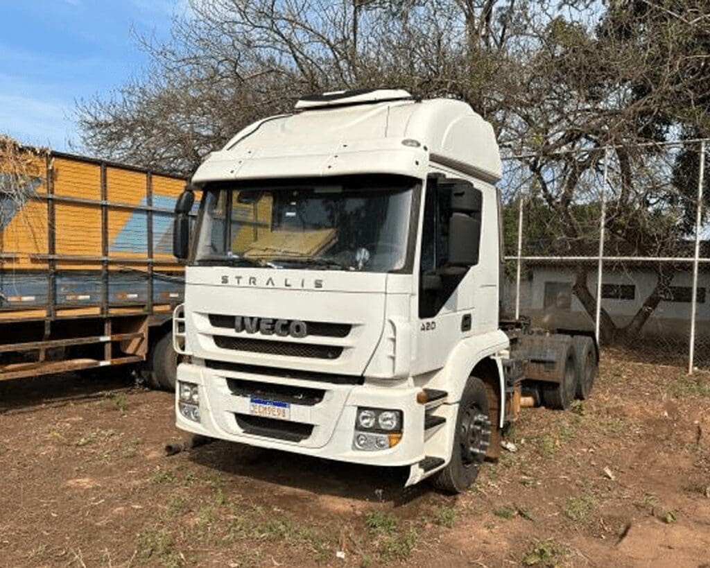 caminhão-iveco-leilao-veiculos-oportunidade-investir-renda-extra