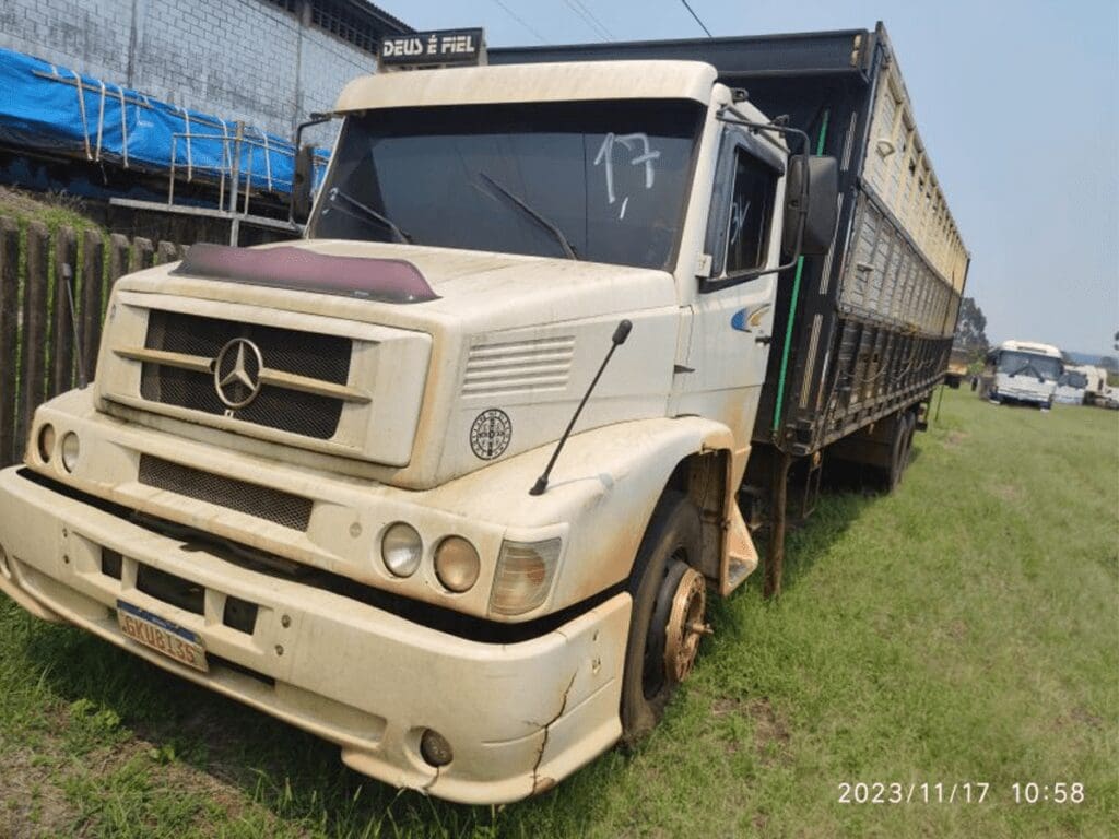 caminhão-mercedes-benz-leilao-veiculos-oportunidade-renda-extra