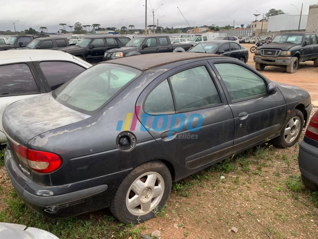 RENAULT MEGANE CINZA 2001 LEILÃO