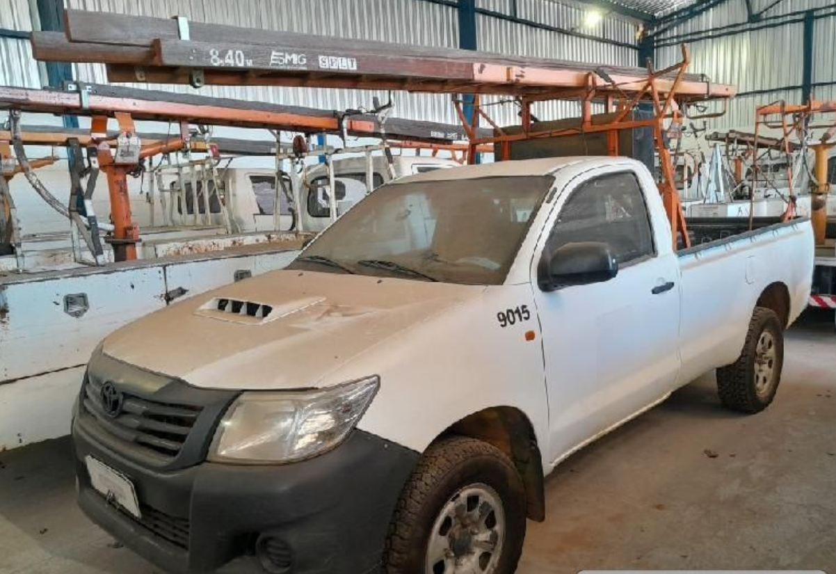 TOYOTA-HILUX-2014-2015-LEILAO