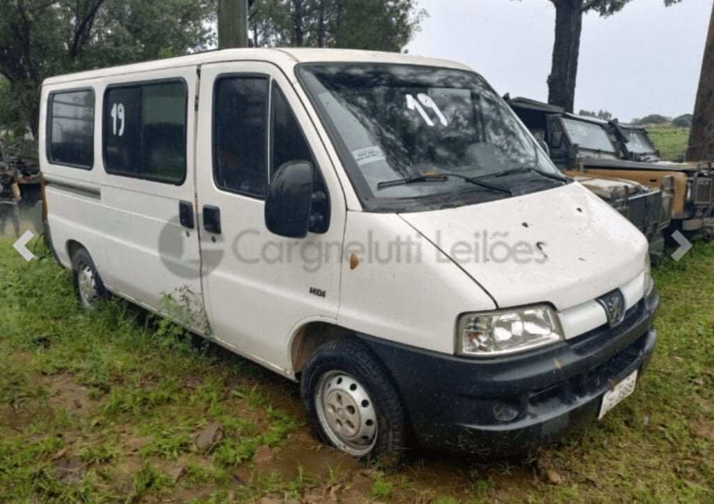 micro-onibus-peugeot-boxer-leilao-veiculos-oportunidade-investir-renda-extra