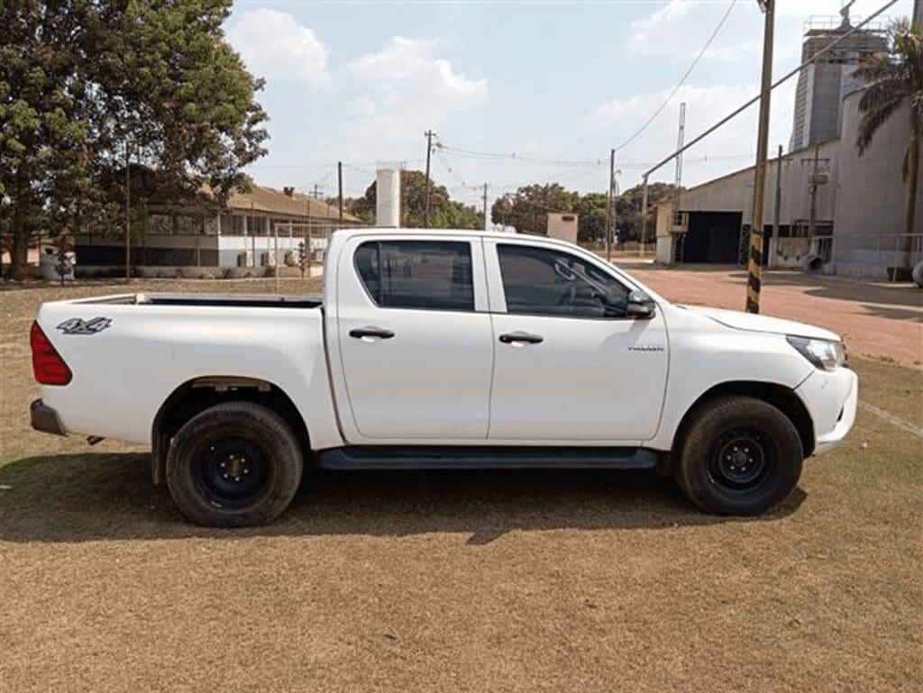 toyota-hilux-leilao-veiculos-oportunidade-investir-renda-extra 1