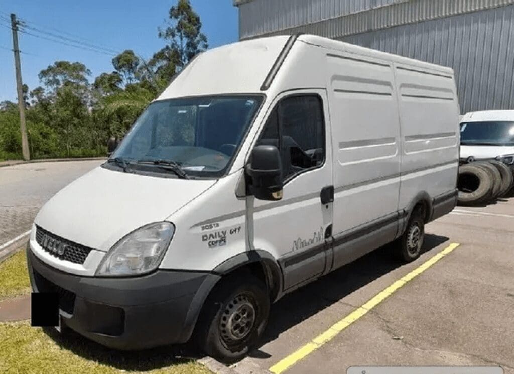 van-furgão-iveco-daily-leilao-veiculos-oportunidade-investimento-renda-extra