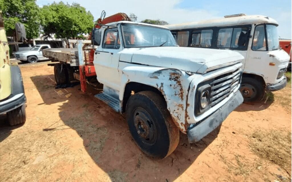 caminhão-ford-f600-leilao-veiculos-oportunidade-investir-renda-extra