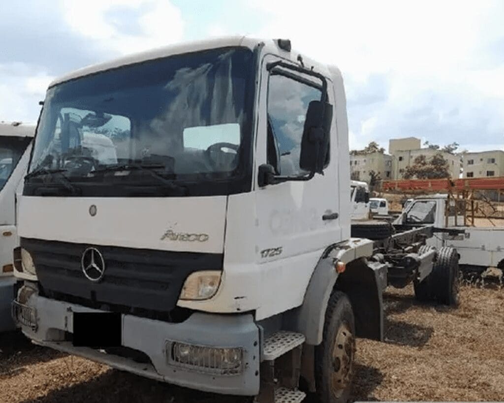 caminhao-mercedes-benz-leilao-veiculos-oportunidade-investir-renda-extra 1