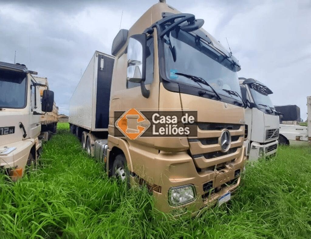 caminhão-mercedes-benz-leilao-veiculos-oportunidade-investir-renda-extra b