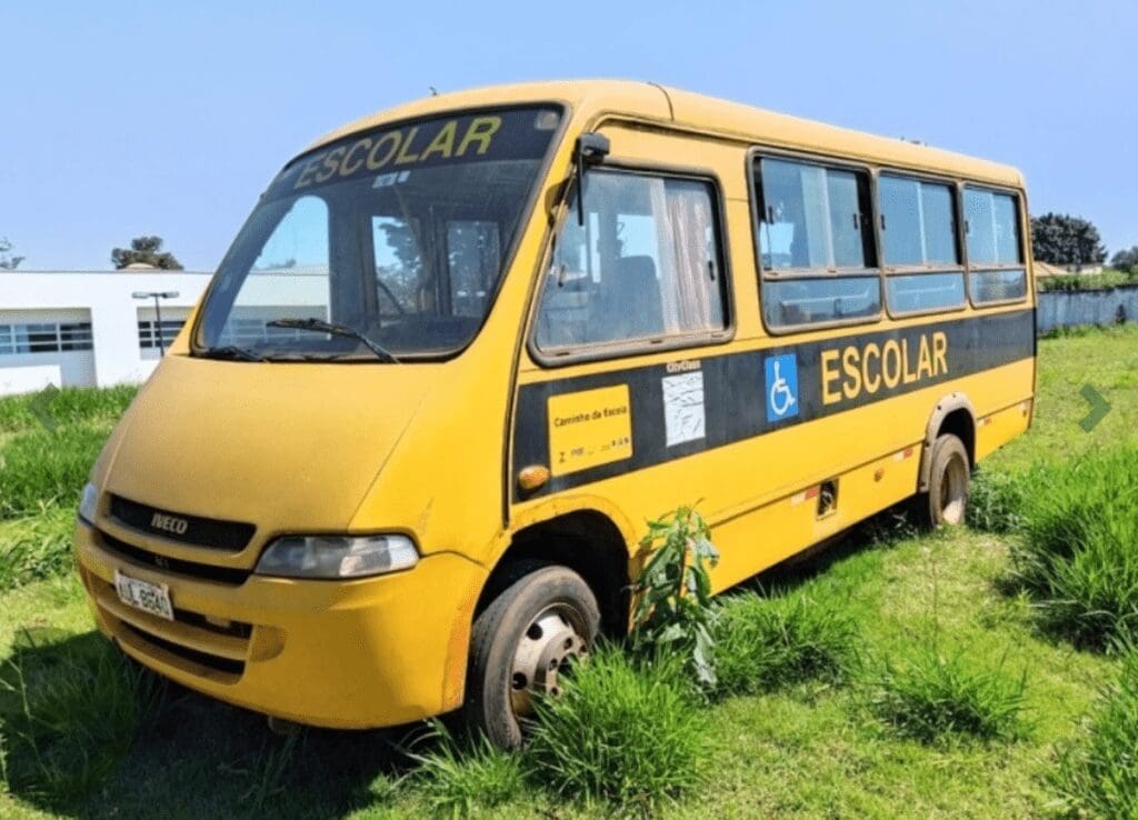 onibus-iveco-leilao-veiculos-oportunidade-investir-renda-extra