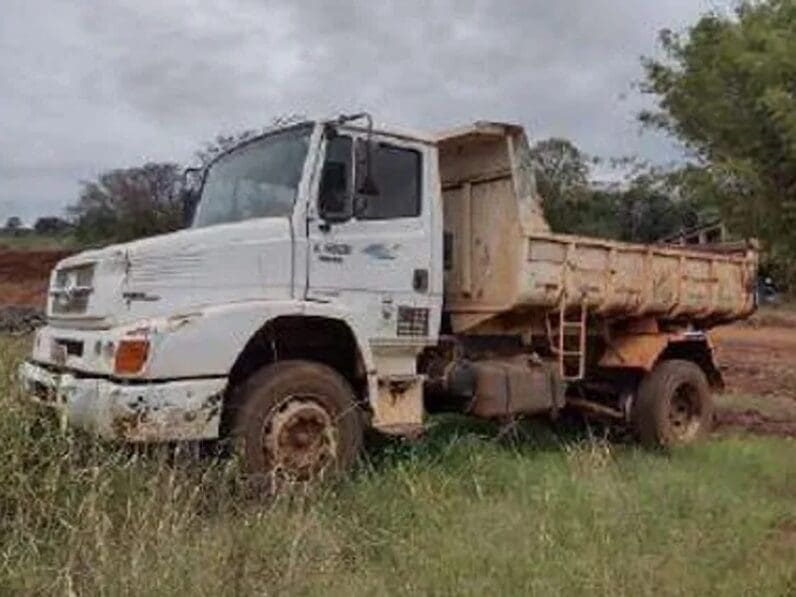 caminhão-mercedes-benz-leilao-veiculos-oportunidade-investir-renda-extra