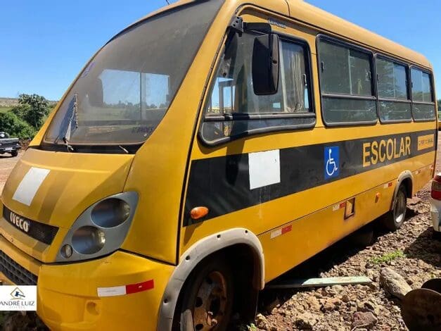 3 micro-onibus-iveco-leilao-veiculos-oportunidade-investir-renda-extra