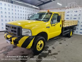 ford-f400-4x4-carreta-aberta-diesel-oportunidade-leilão-descomplicado-investimento-recuperado-financiamento-milan-leilões