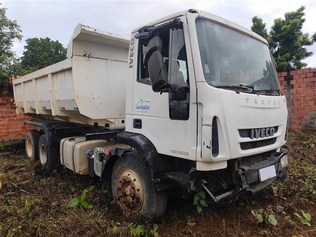 caminhao-iveco-leilao-veiculos-oportunidade-investir-renda-extra