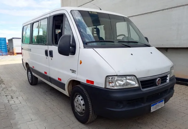 minibus-leilão-veículos-oportunidade-investir-renda-extra