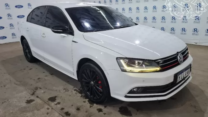 volkswagen-jetta-tsi-veiculo-seminovos-lailao-banco