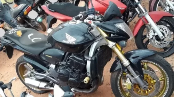 honda hornet no leilão de motos