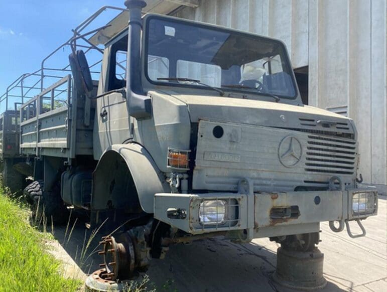 caminhão-mercedes-benz-leilao-veiculos-oportunidade-investir-renda-extra