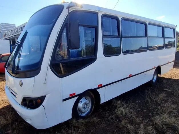 onibus-leilao-veiculos-oportunidade-investir-renda-extra