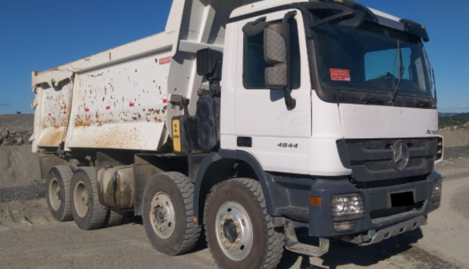 caminhão-mercedes-benz-actros-2017-2018-basculante-caçamba-oportunidade-leilão-descomplicado-celso-cunha-leilões-frota