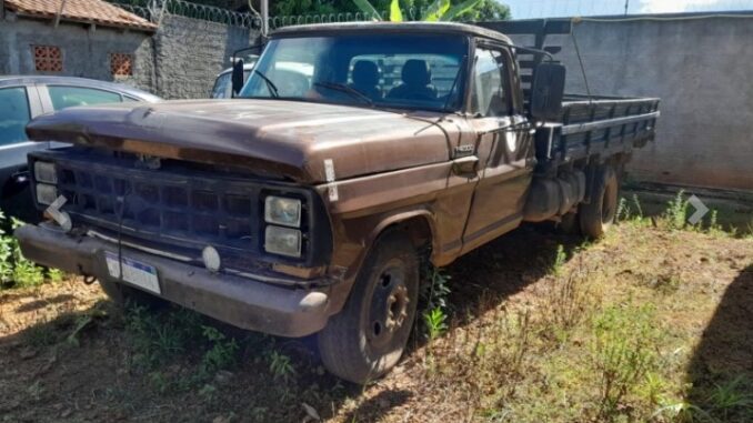 ford-f4000-oportunidade-leilão-descomplicado-investimento-leilões-rio-negro-prf-apreensão