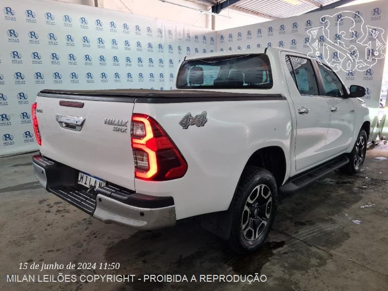 toyota-hilux-srx-4x4-oportunidade-leilão-descomplicado-milan-leilões-financeira-recuperado-financiamento-banco