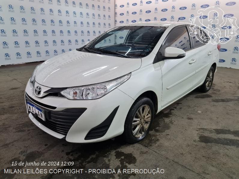 toyota-yaris-sedan-xl-plus-oportunidade-leilão-descomplicado-milan-leilões-financeira-recuperado-financiamento-banco