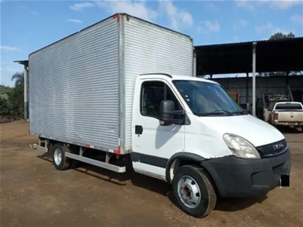 caminhao-iveco-leilao-veiculos-oportunidade-investir-renda-extra
