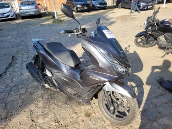 honda-pcx-leilao-motos-oportunidade-investir-renda-extra