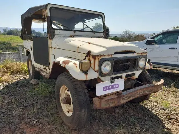 Toyota Bandeirante a partir de 7 mil e Volkswagen Polo 12 mil no Leilão de Indústria Química