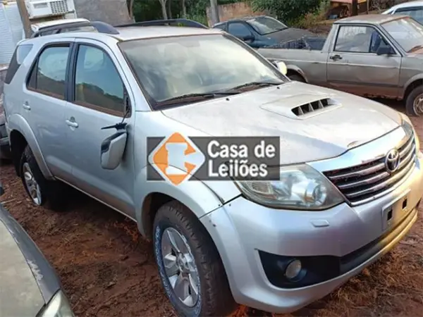 hilux-leilao-veiculos-oportunidade-investir-renda-extra