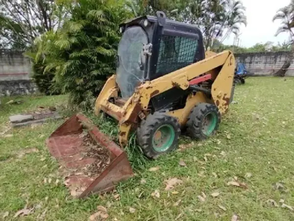 mini-carregadeira-leilao-veiculos-oportunidade-investir-renda-extra
